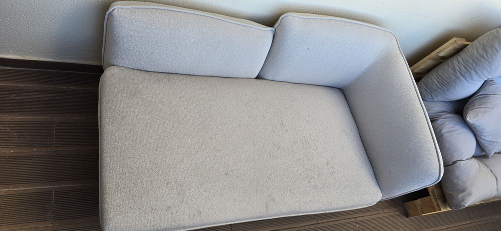 Chaise-longue à direita em tecido bouclé creme claro CHEVANNES