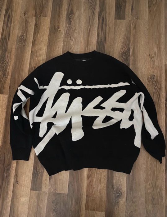 Czarny sweter stussy