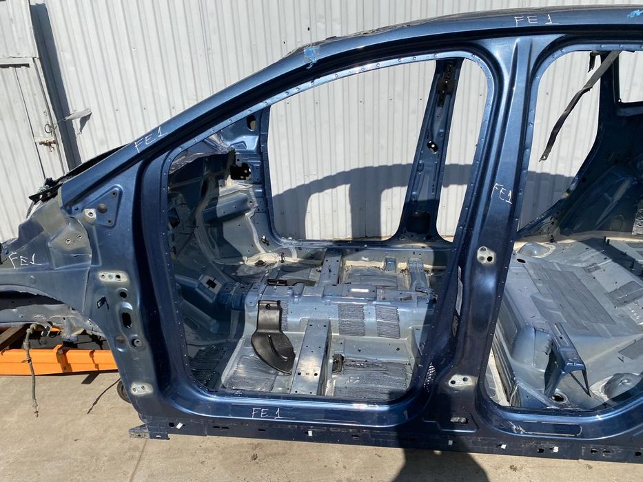 Кузов Четверть Передня Ліва Четверть Передня Права Четверть