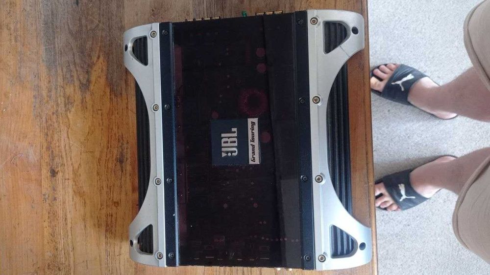 Підсилювач звуку в авто JBL