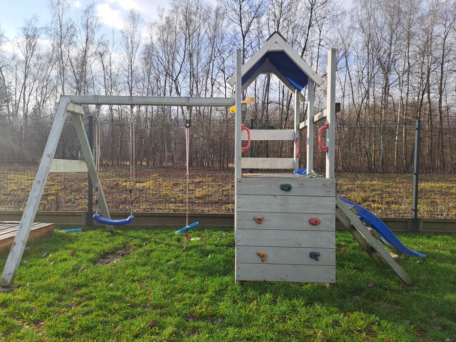 Plac zabaw z zadaszeniem