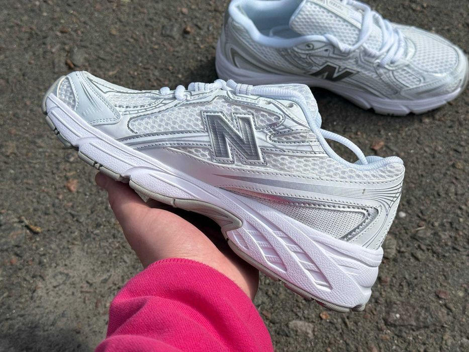 Нові кросівки New Balance 740
