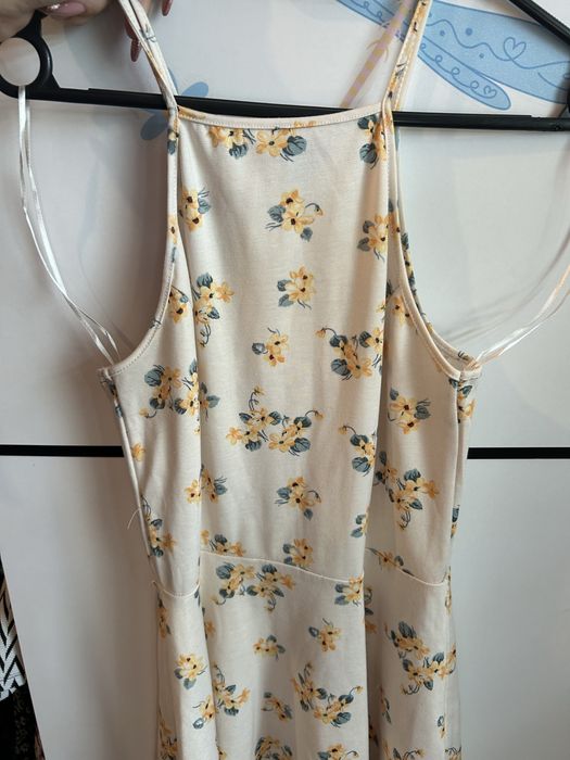 Kremowa sukienka w kwiatki new look 36