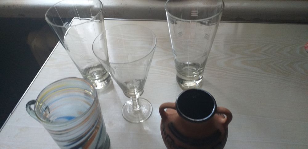 Супниця, глиняні глечики  , цукерниця та ін.