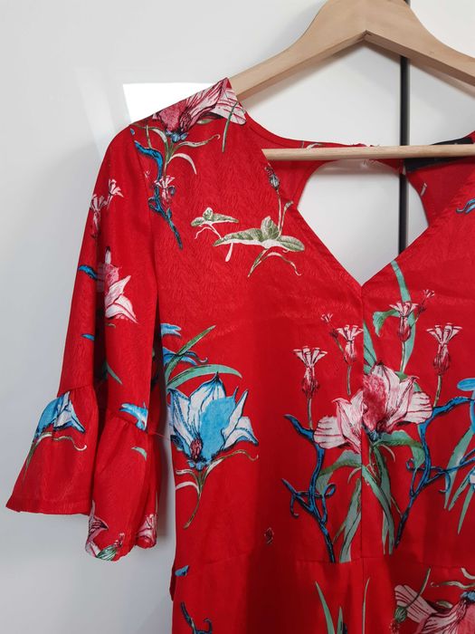 czerwony krótki satynowy kombinezon w kwiaty SisterS Point XS