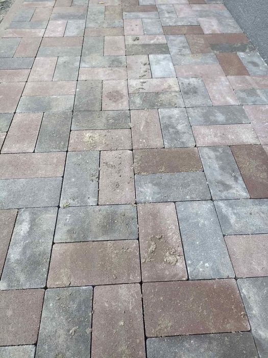 Укладка тротуарной плитки. Укладання тротуарної плитки. Доступные цены