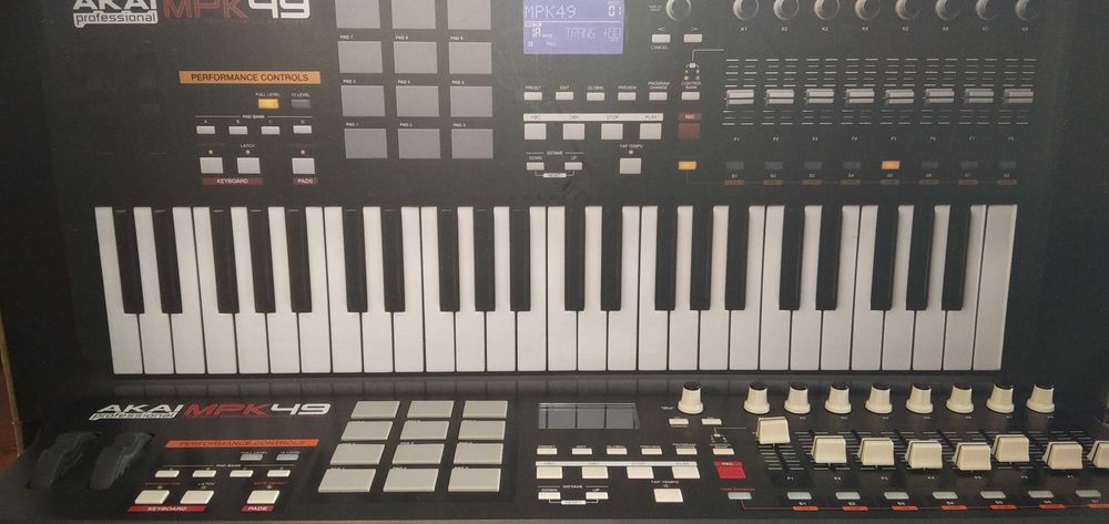 AKAI MPK 49 - Teclado MIDI/USB