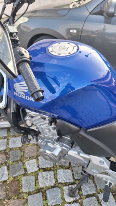 Grande máquina Honda CB500F