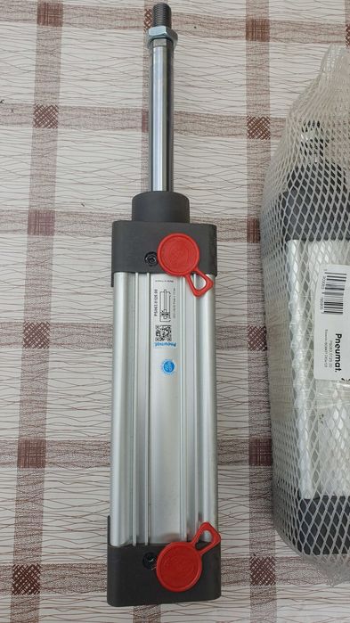 Siłownik NOWY skok 125 mm