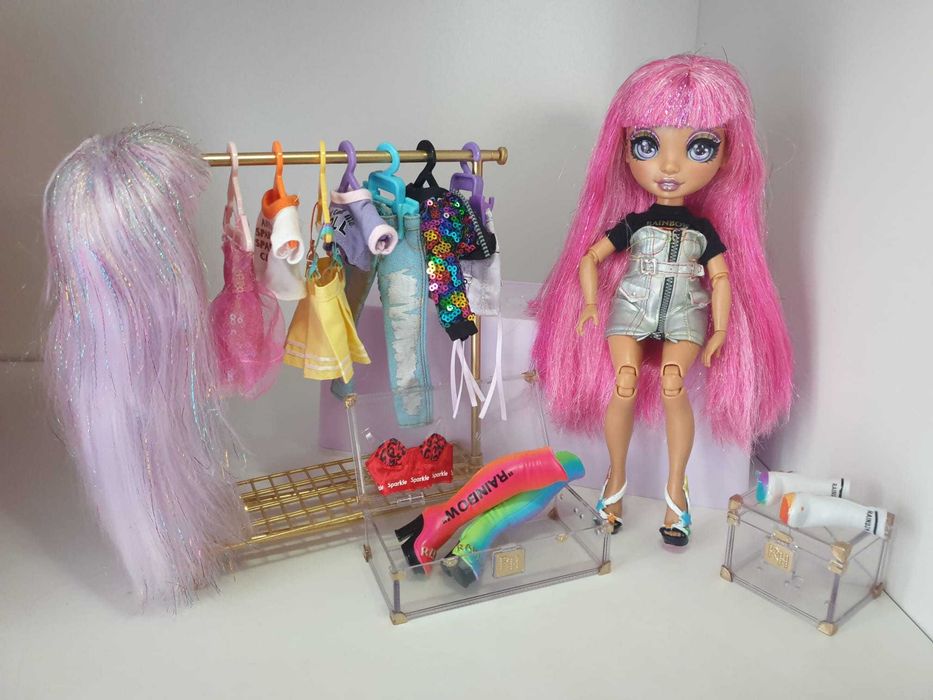 Lalka modowa Rainbow high fashion studio ubranka wieszaki buty