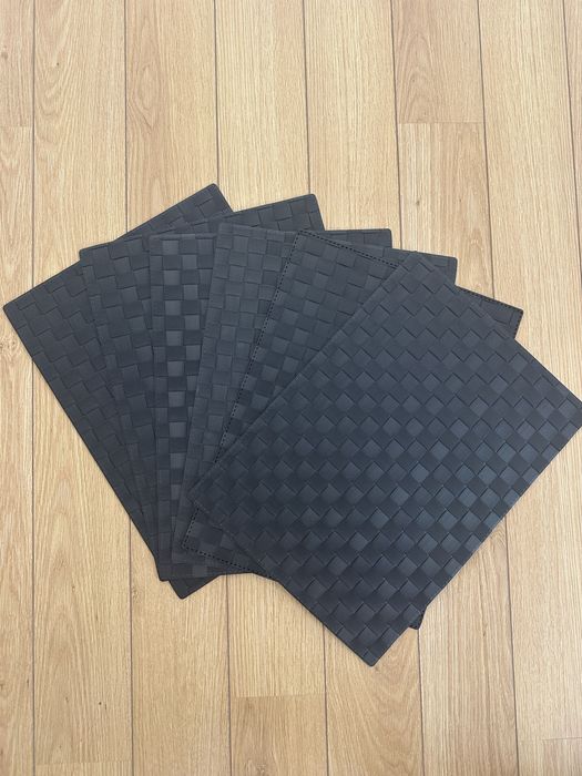 Vendo 6 individuais pretos - otimo estado