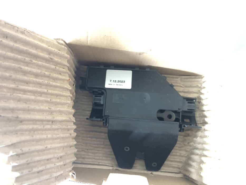 Fechadura tampa mala -  BMW 320D E90