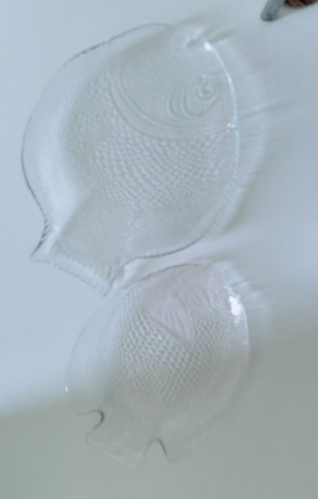 Conjunto 2 pratos (travessas) vidro formato de peixe novos cada 7€
