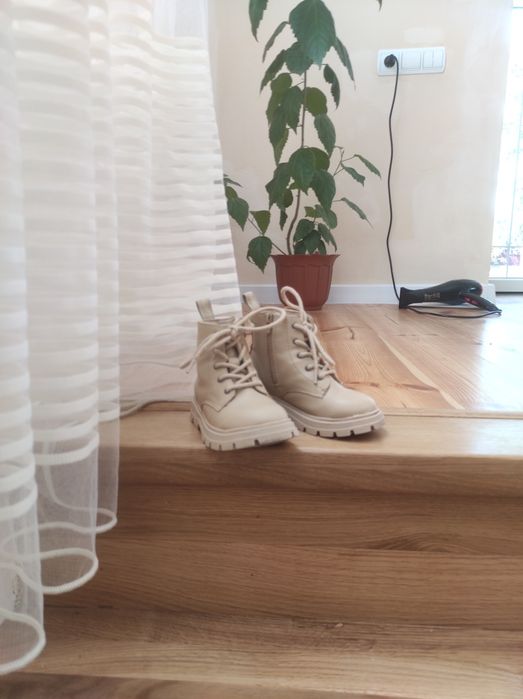 Осінні черевички Zara