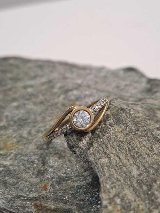 Delikatny złoty pierścionek Pr.333  Stan idealny roz.12