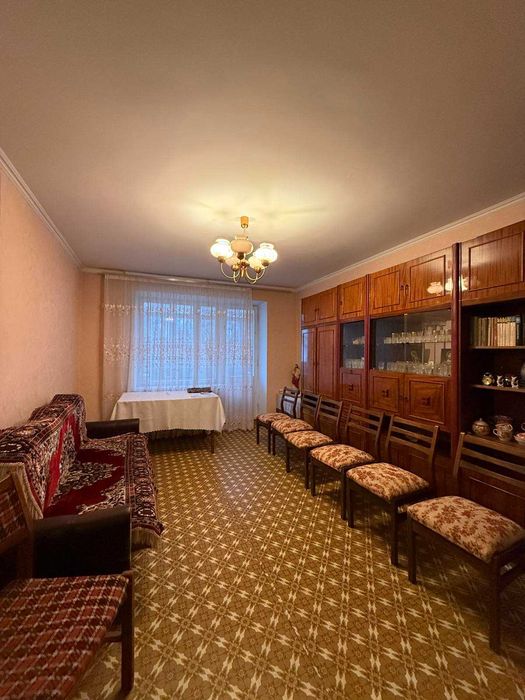 3к класне планування+меблі+середній поверх ID:41776
