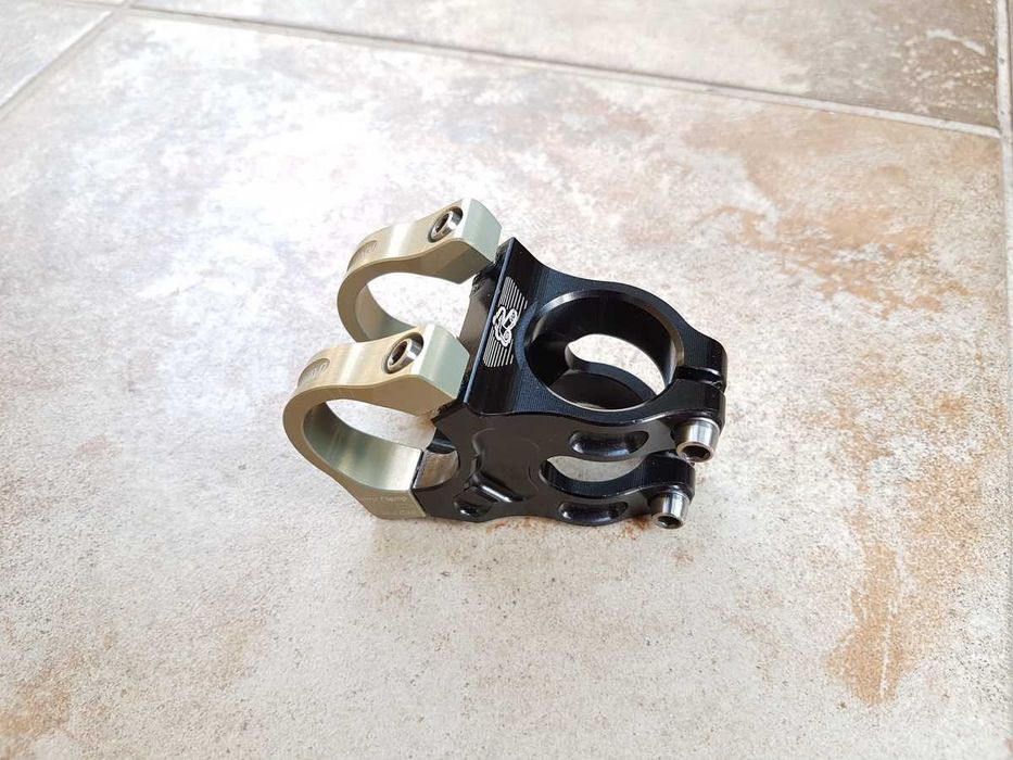 mostek RENTHAL Apex, 31,8mm, 40mm, Gold/Black