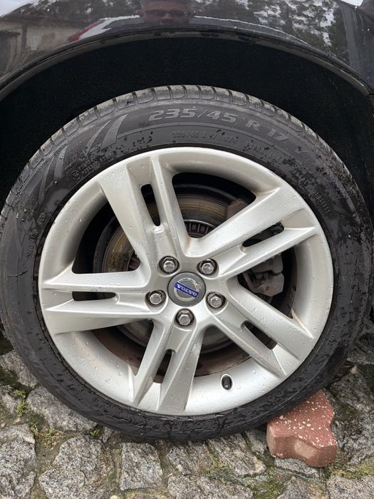 Jantes 17 com pneus volvo v60  235/45/17