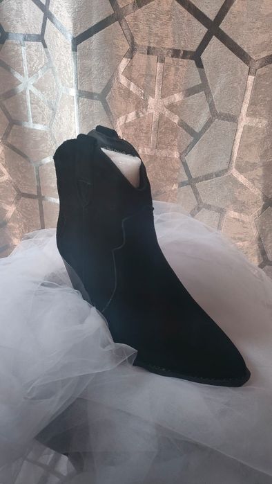 Botki rozmiar 39 skóra naturalna zamszowa