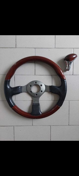 Volante Momo e manipulo mudanças