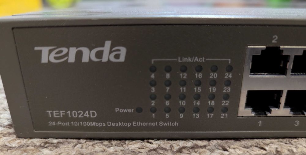 Tenda TEF1024D 24-Port 10/100 Switch (Комутатор)
