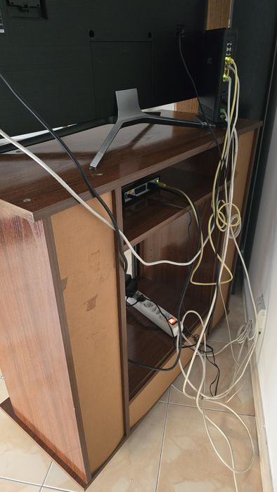 Móvel tv vintaged com rodas