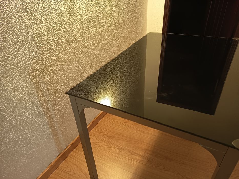 Mesa cozinha com tampo de vidro