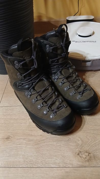 Берци Aku Британія