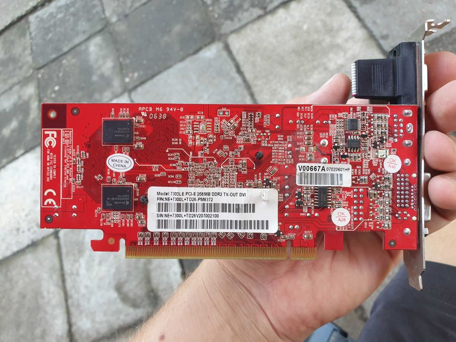 GeForce 7300LE PCI-E 256MB DDR2 TV-OUT DVI sprawna