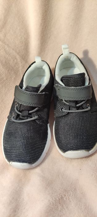 Kapcie 27 H&M Sneacersy 27 kapcie 27