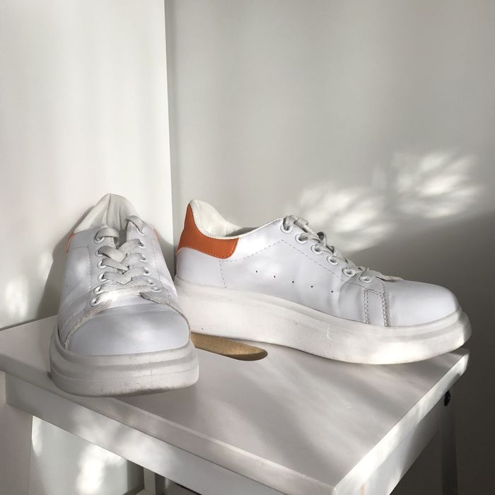 Buty sneakersy białe pomarańczowa pięta gruba podeszwa 39