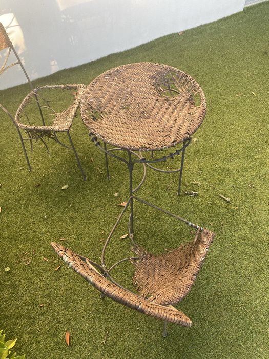 Mesa e 2 cadeiras de jardim para restauro