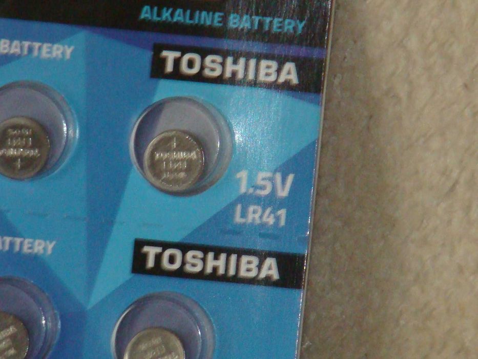 новый фонарик светодиодный мощный яркий свет идет в комплекте с батар