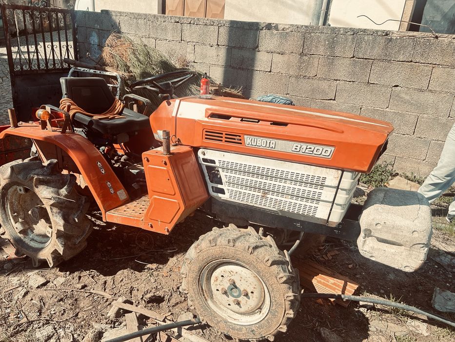 Kubota em bom estado pronto para trabalhar