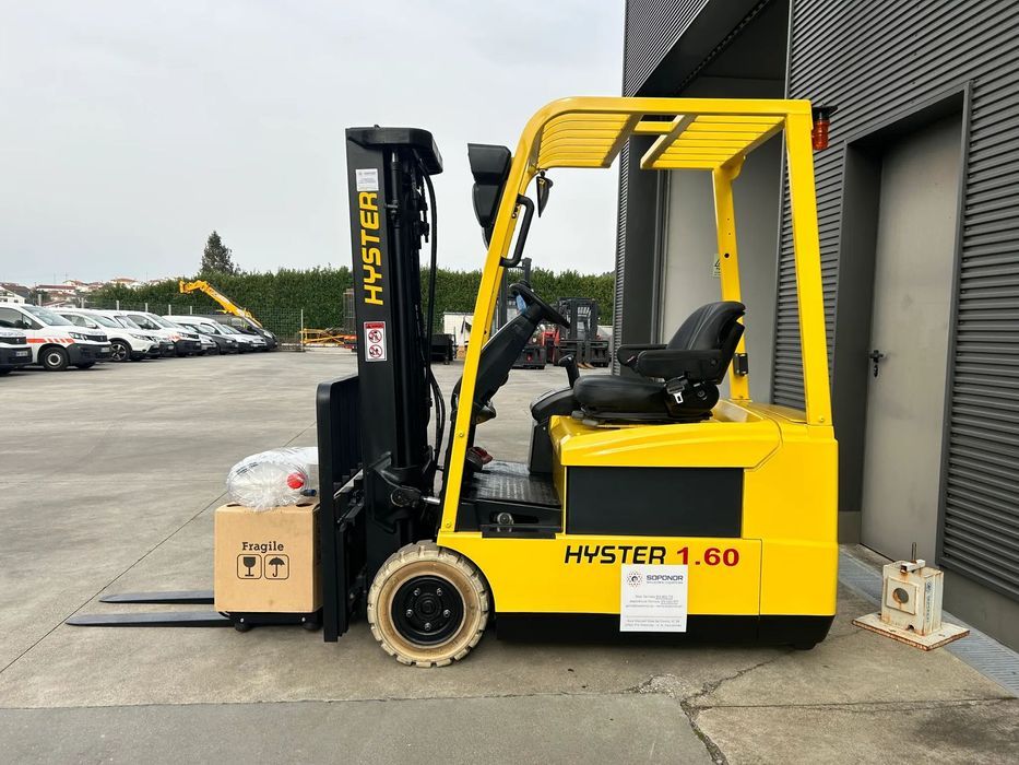 Empilhador Hyster 1600 Kgs Elétrico