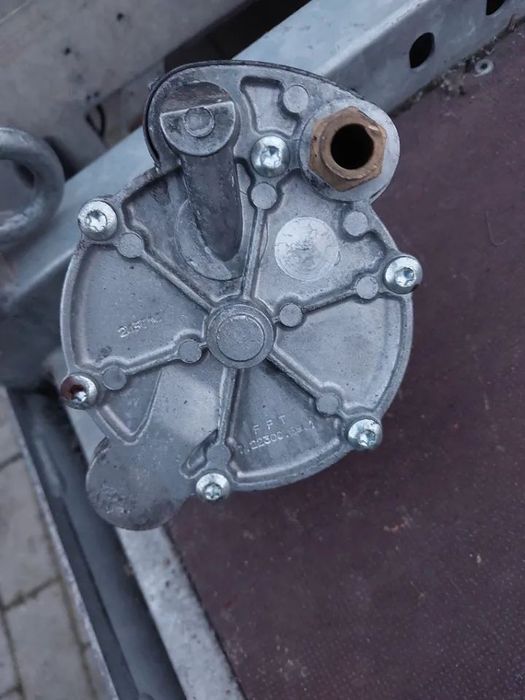Vacum pompa  pierburg vw t4 2.5 tdi