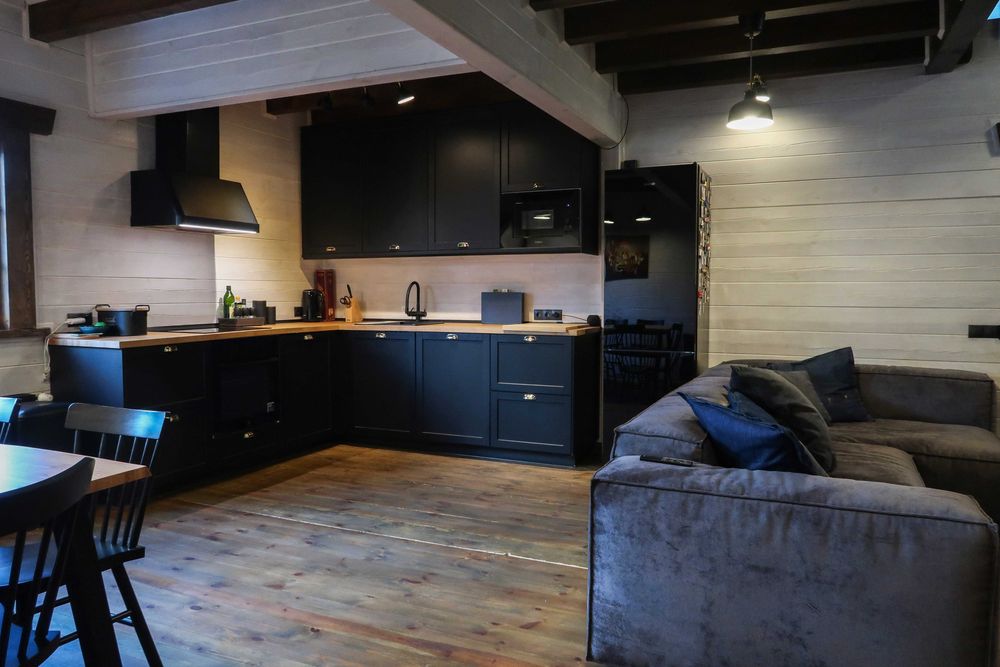 Таценки, новий готовий будинок з меблями, технікою, всі комунікації