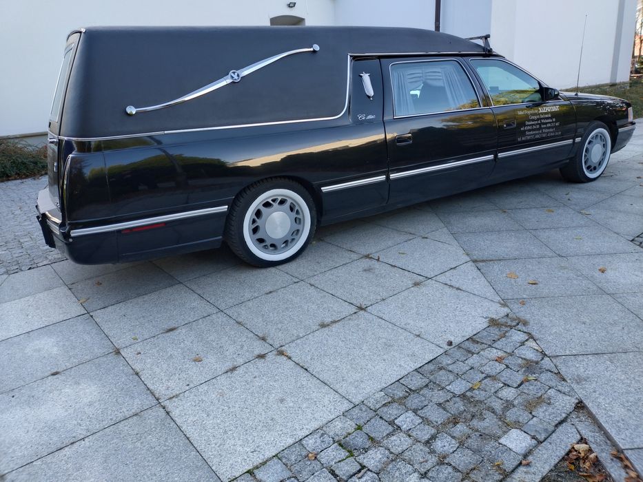 Karawan pogrzebowy Cadillac DeVille wersja europejska, cena brutto