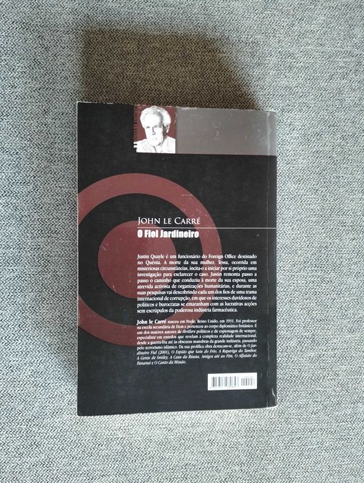 Livro "O fiel jardineiro" de John le Carré