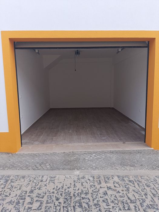 Garagem no centro da vila de Benavente