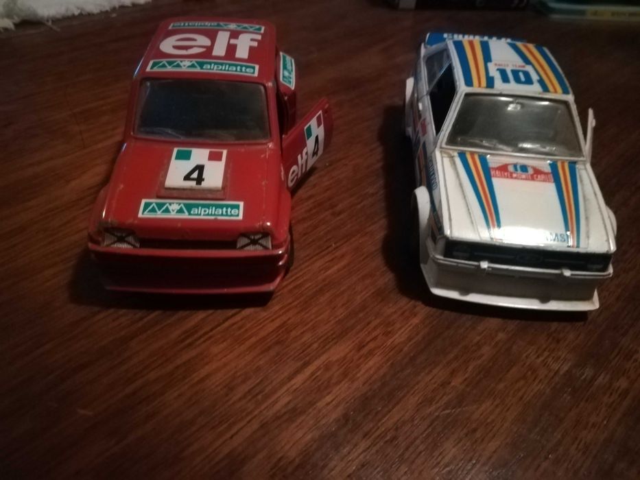 Miniaturas de carros de uma Yamaha