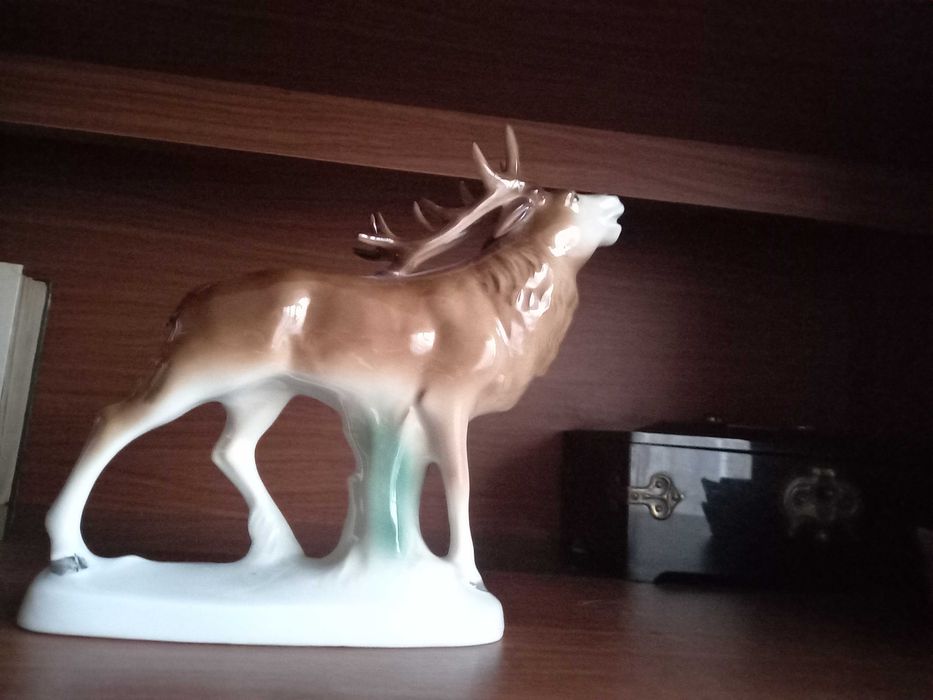 Фарфоровая статуэка