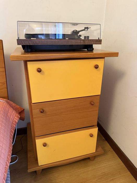 Mobilia em pinho - Quarto