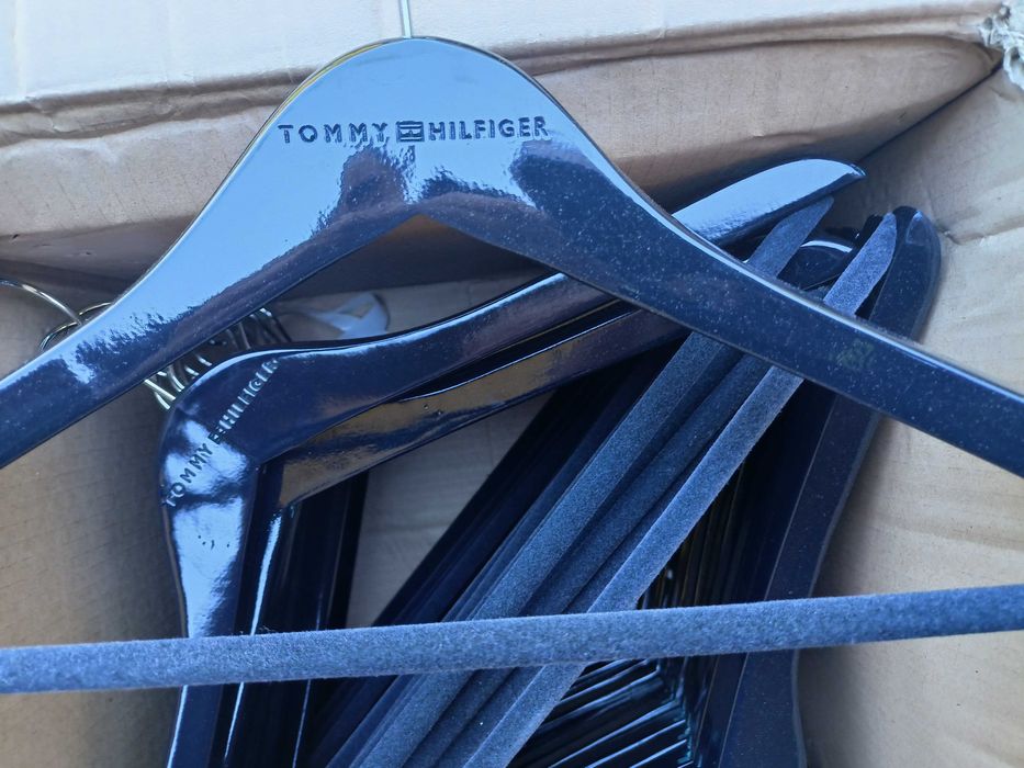 Wieszak Wieszaki Tommy Hilfiger hugo boss drewniane