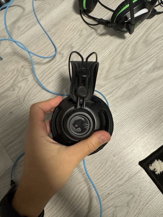 Игровые наушники aoc, roccat