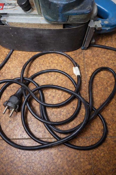 Lixadeira de Cinta Black & Decker – Profissional (Made in Germany)