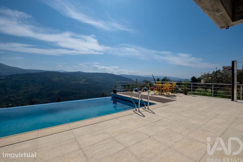 Casa / Villa T4 em Santa Ovaia e Vila Pouca da Beira de 358 m2