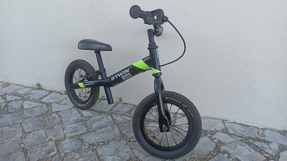 Bicicleta de equilíbrio semi-nova