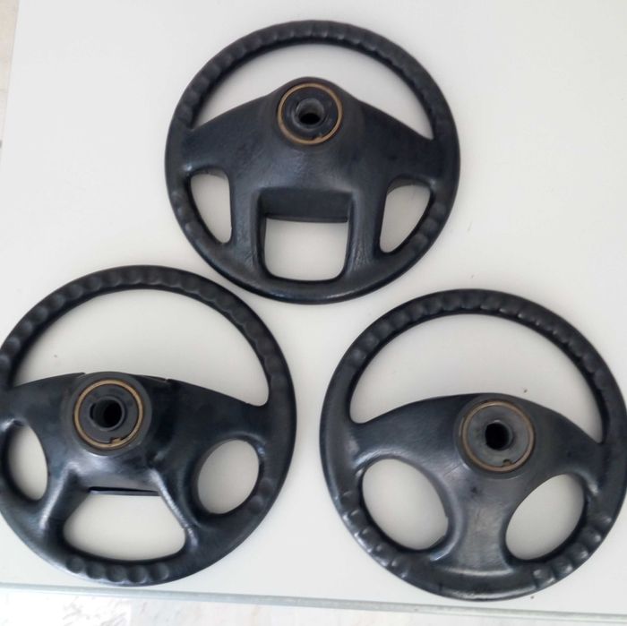 Vendo Volantes e  Pneus com Jante Golf 2