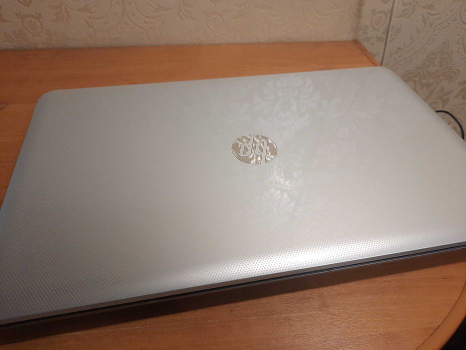 редкий ноутбук сбольшим 17" экраном, ssd